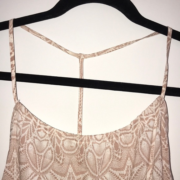 LF backless crop top with lace detail - Picture 3 of 6